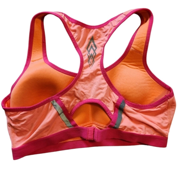 Danskin Sports Bra. - Picture 2 of 3